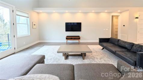 206 Flathouse Drive Asheville NC 28804