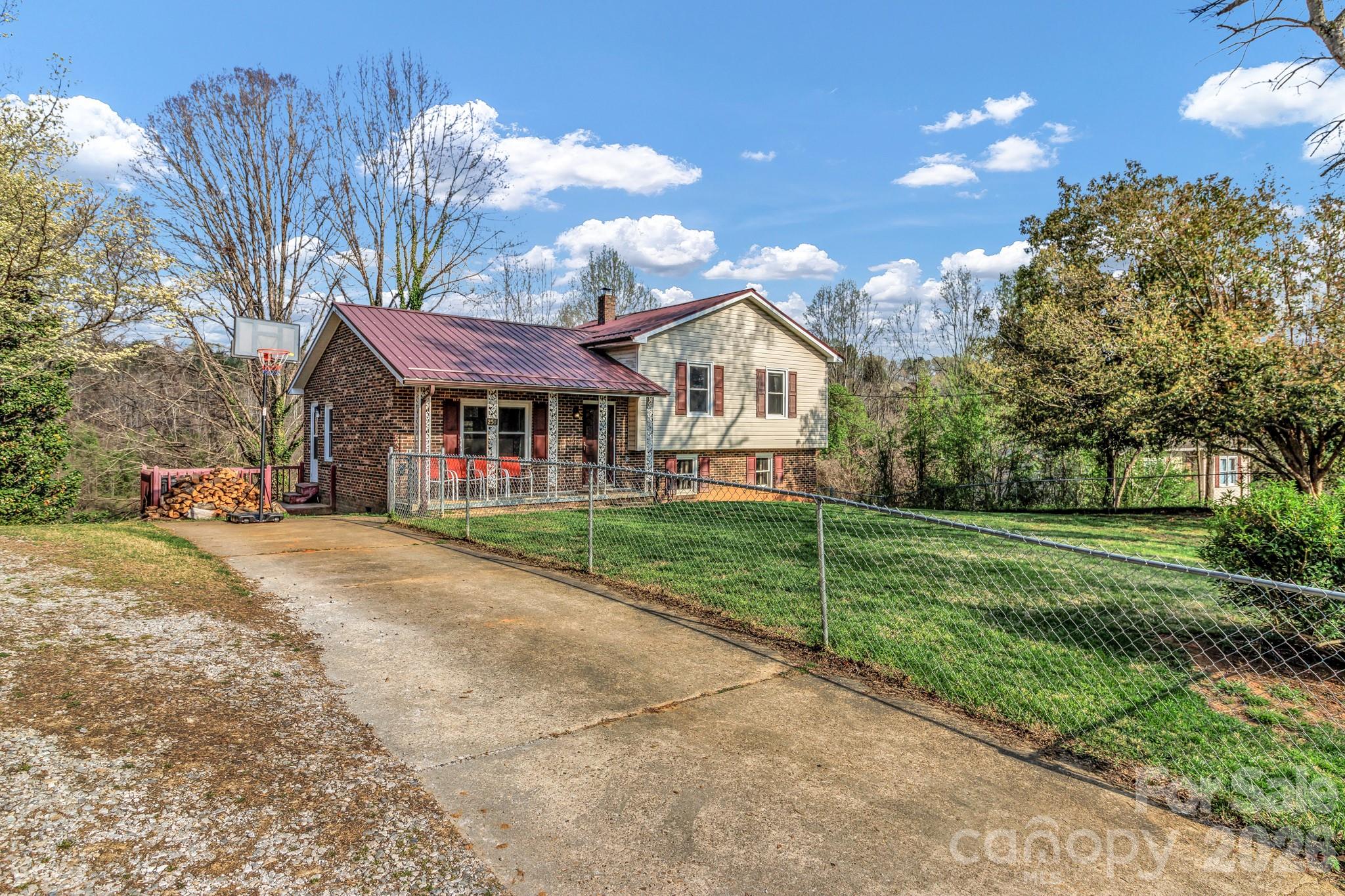 251 Reid Street Marion NC 28752