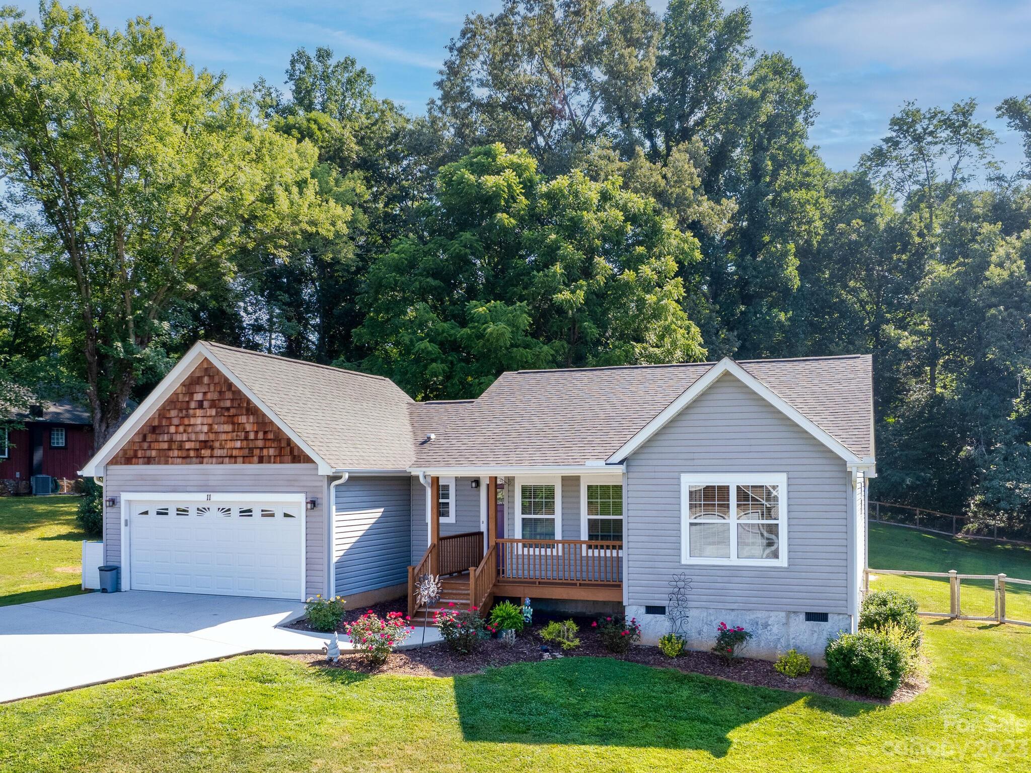 11 Pinnacle Valley Drive Candler NC 28715