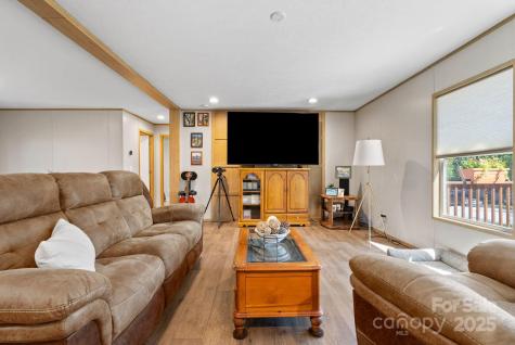 102 Kiwassa Lane Hendersonville NC 28792