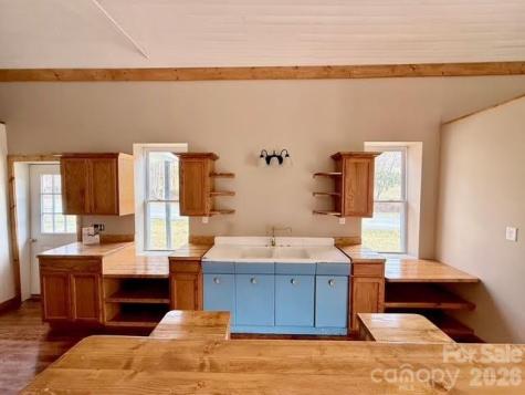 6367 Nc 261 Highway Bakersville NC 28705
