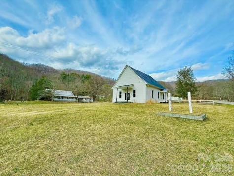 6367 Nc 261 Highway Bakersville NC 28705