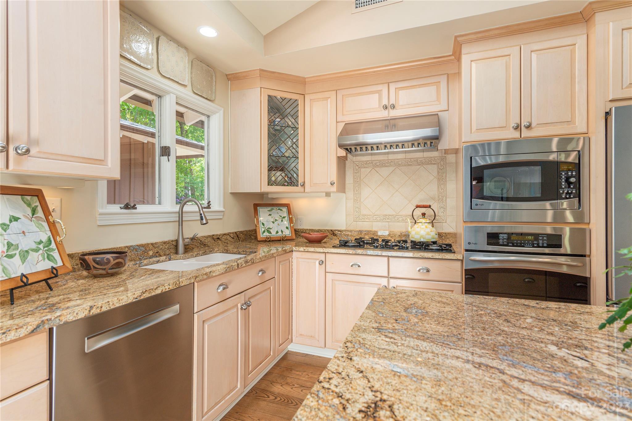 137 Stratford Road Asheville NC 28804