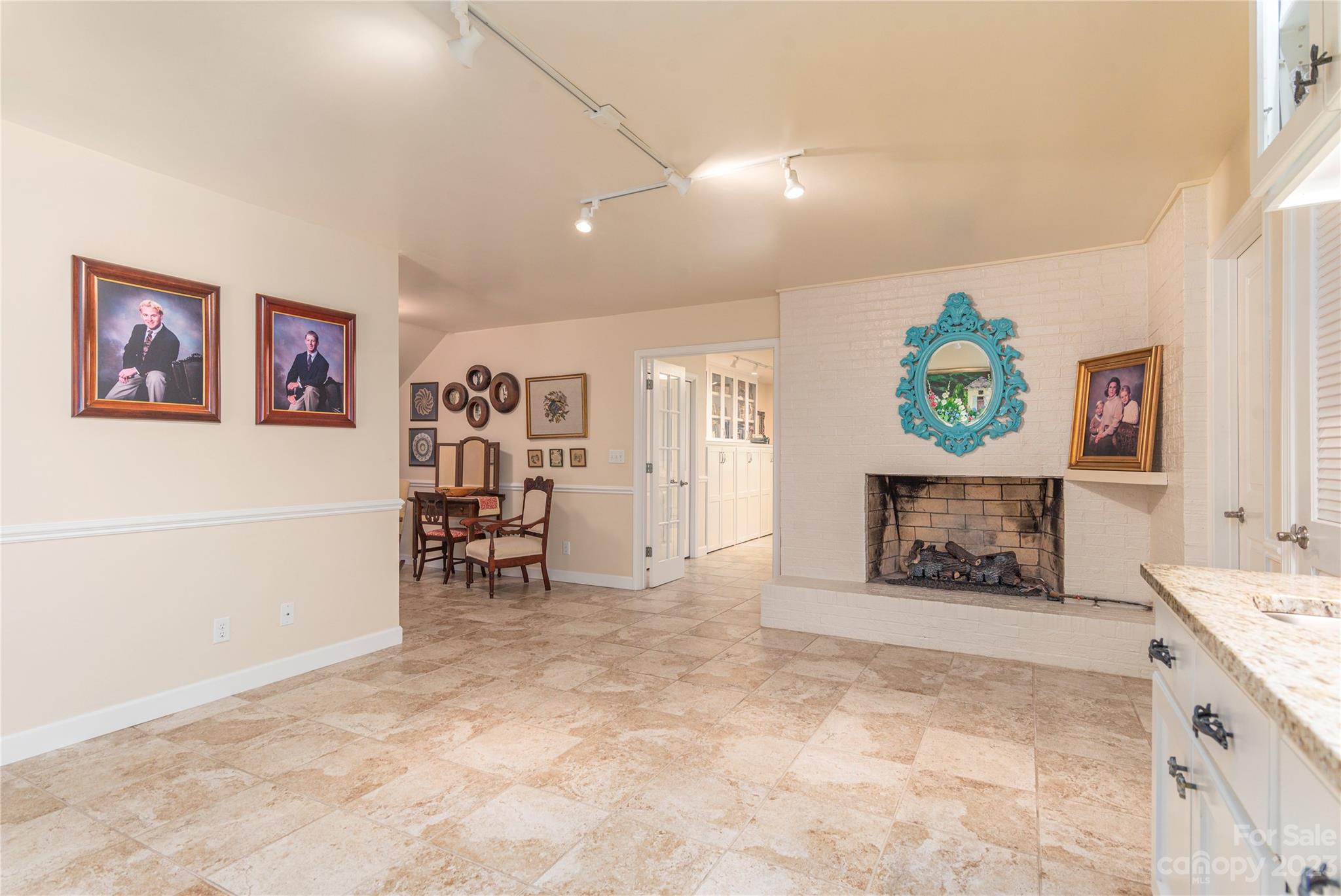 137 Stratford Road Asheville NC 28804
