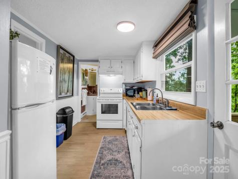 6 N Delano Road Asheville NC 28805