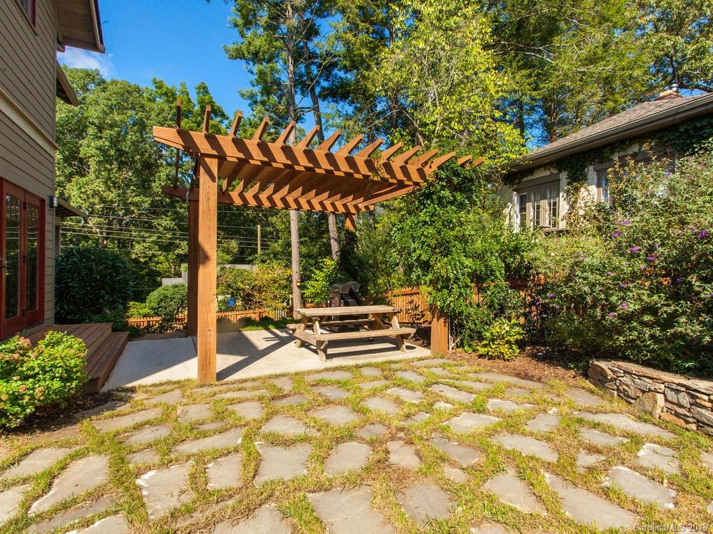 18 Saint Dunstans Circle Asheville NC 28803