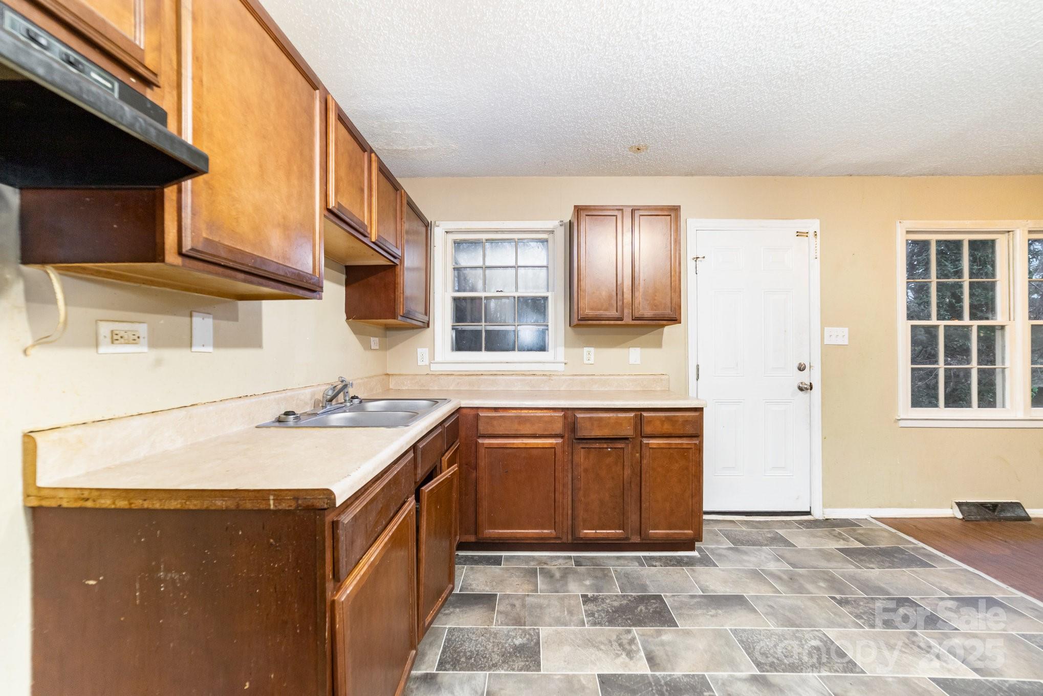 7126 Covecreek Drive Charlotte NC 28215