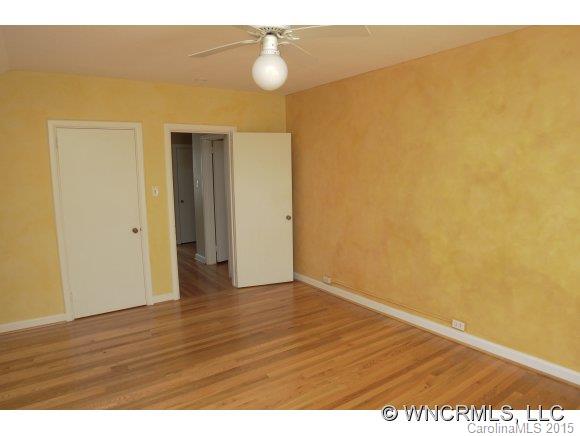 15 Colonial Place Asheville NC 28804