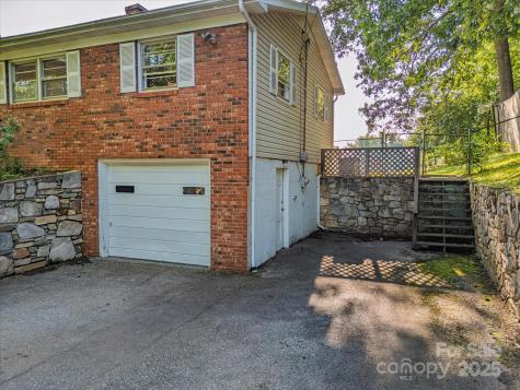 21 Cedar Hill Circle Asheville NC 28806