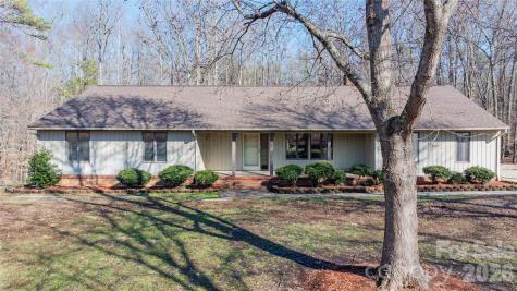 682 Cecil Street Thomasville NC 27360
