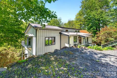 334 Harbor Lake Road Newland NC 28657