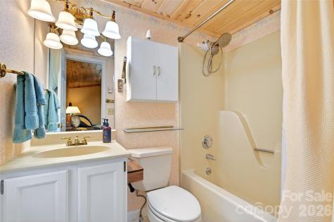 334 Harbor Lake Road Newland NC 28657