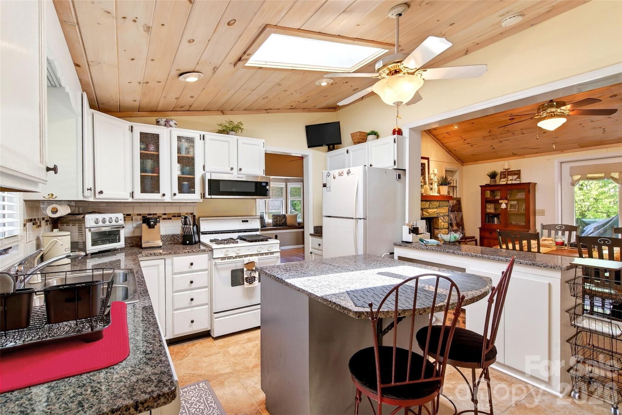 334 Harbor Lake Road Newland NC 28657