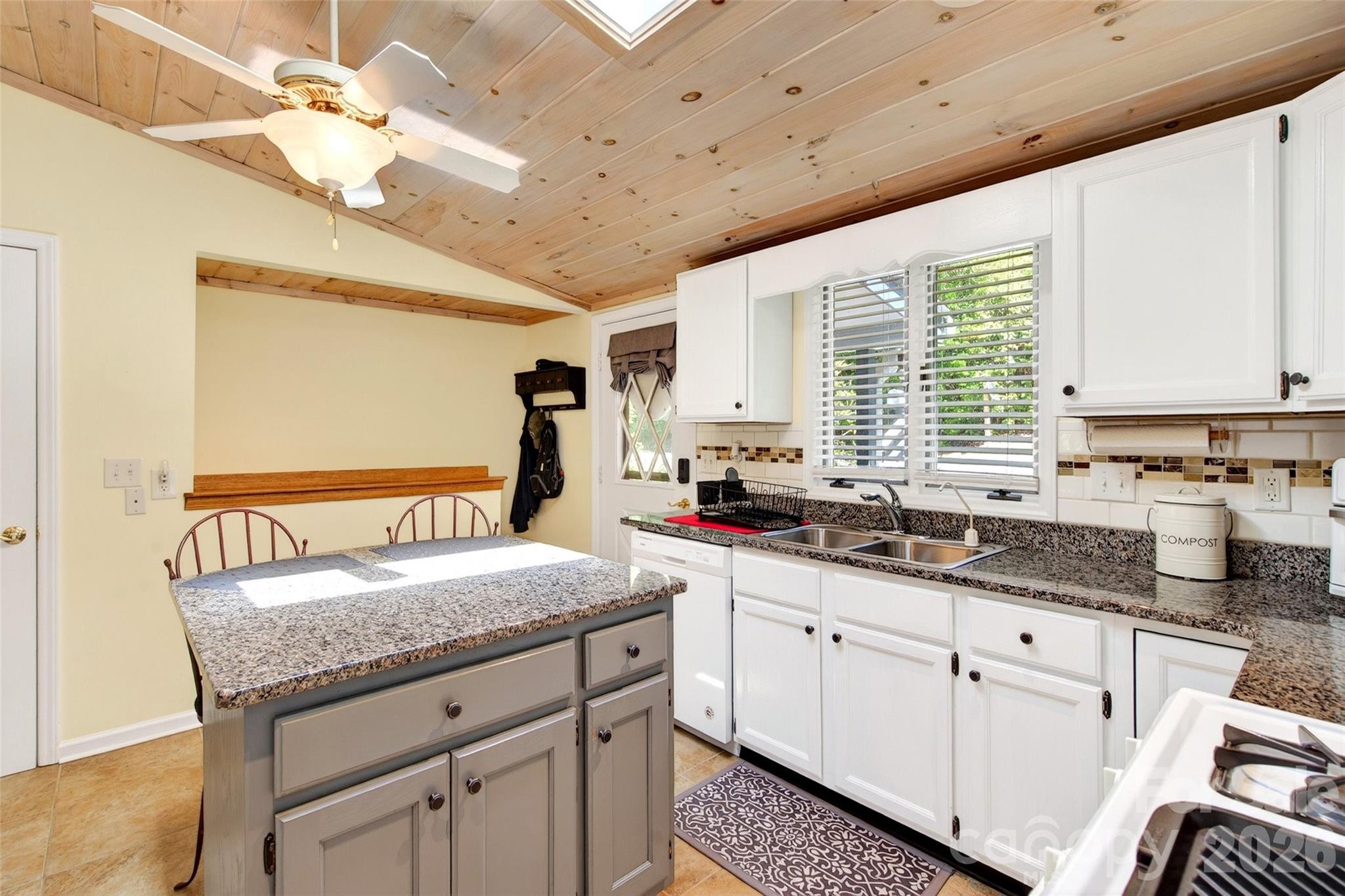 334 Harbor Lake Road Newland NC 28657