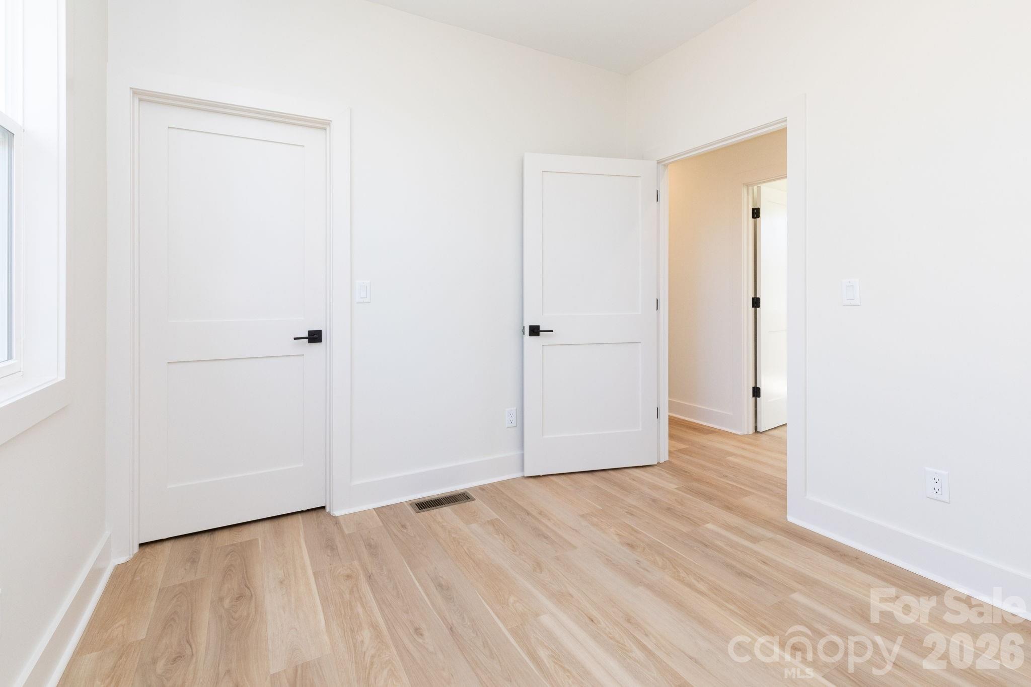 137 E Arbutus Trail Hendersonville NC 28792