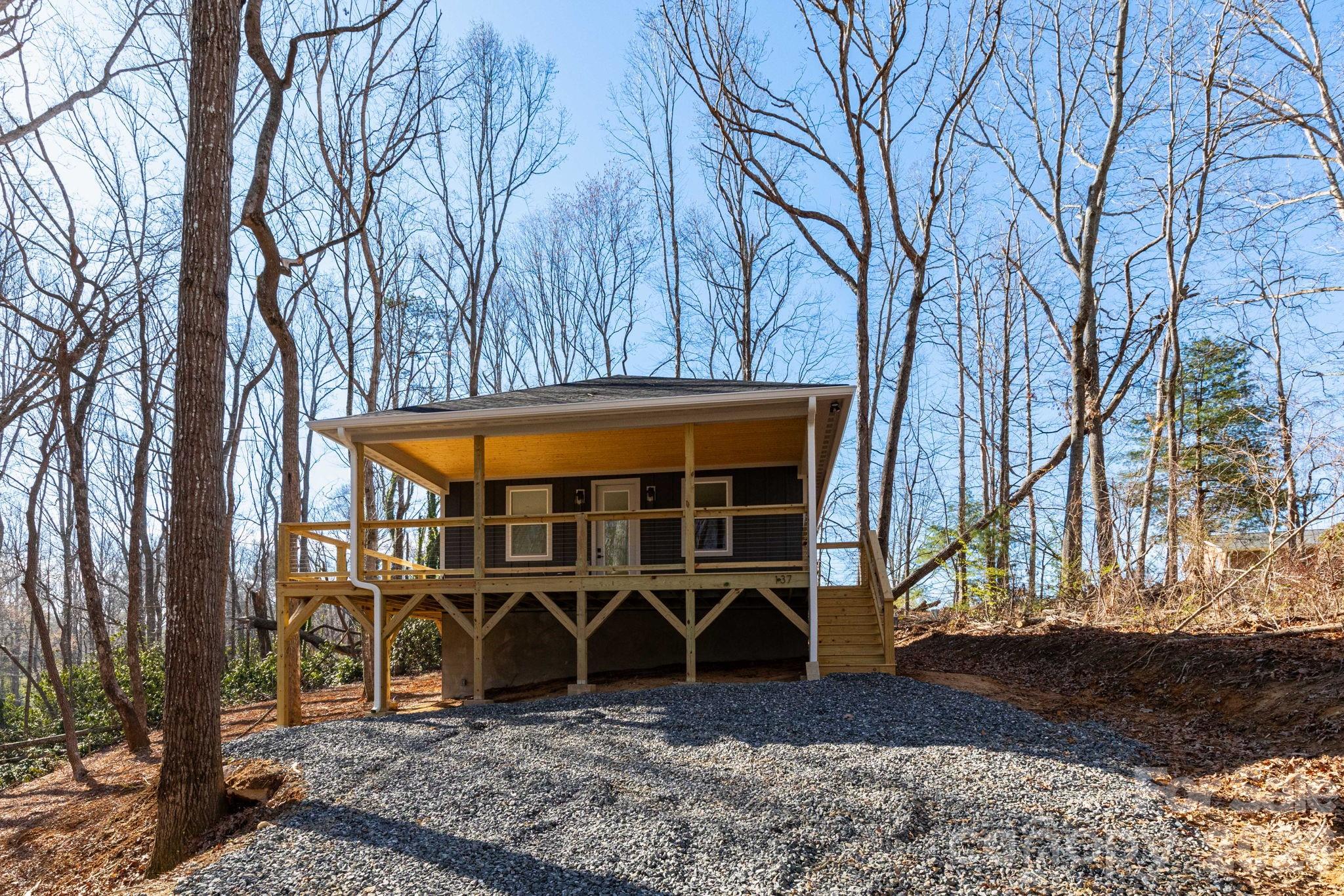 137 E Arbutus Trail Hendersonville NC 28792
