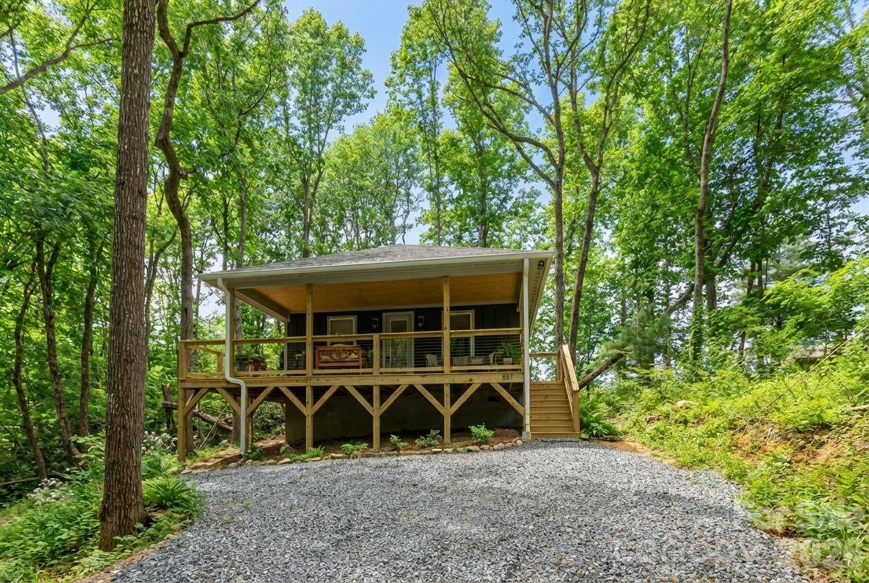 137 E Arbutus Trail Hendersonville NC 28792