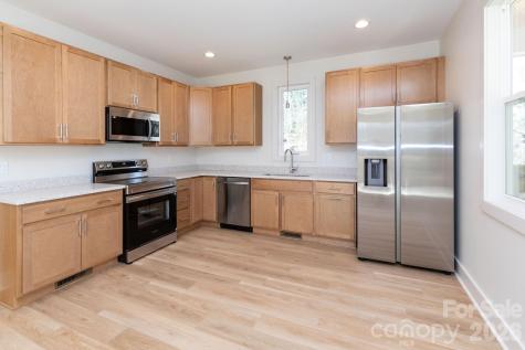 137 E Arbutus Trail Hendersonville NC 28792