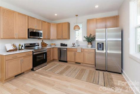137 E Arbutus Trail Hendersonville NC 28792