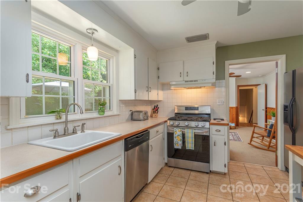 4 Graystone Road Asheville NC 28804