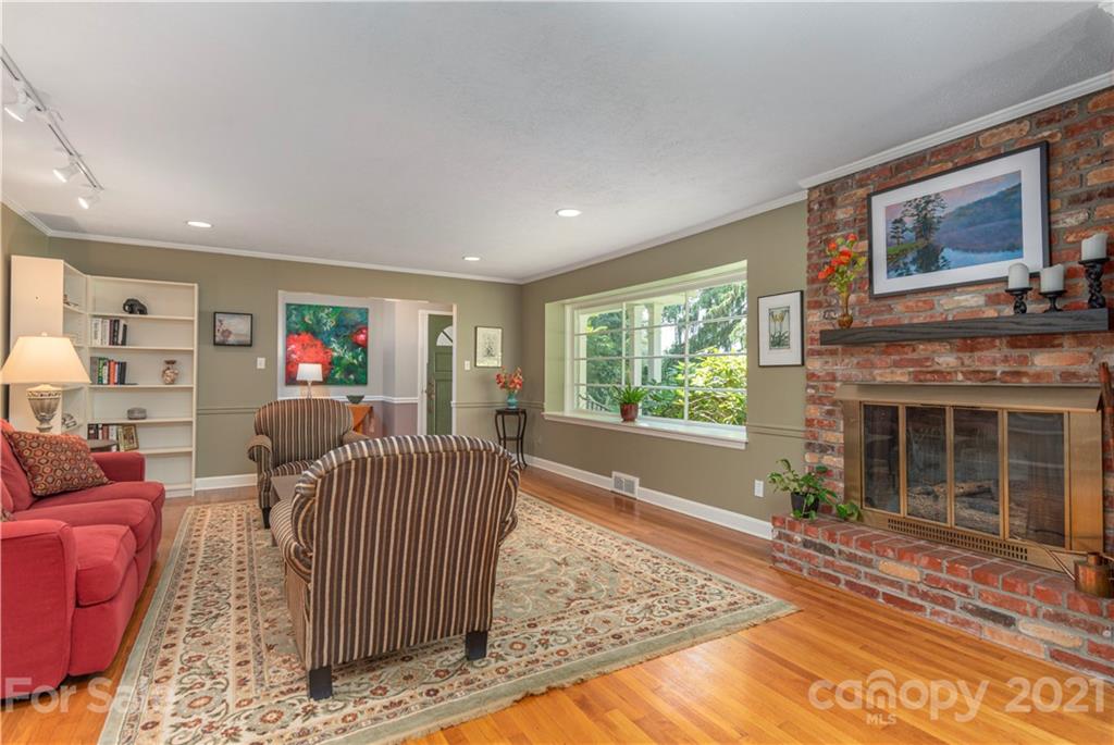 4 Graystone Road Asheville NC 28804