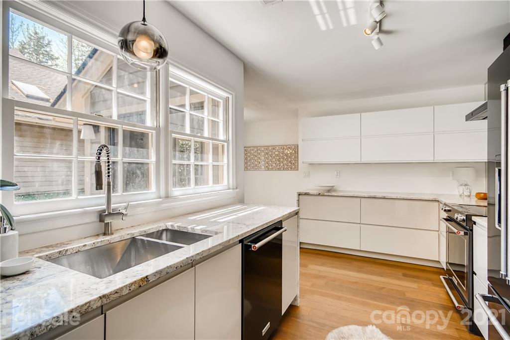 6215 Summertree Lane Charlotte NC 28226