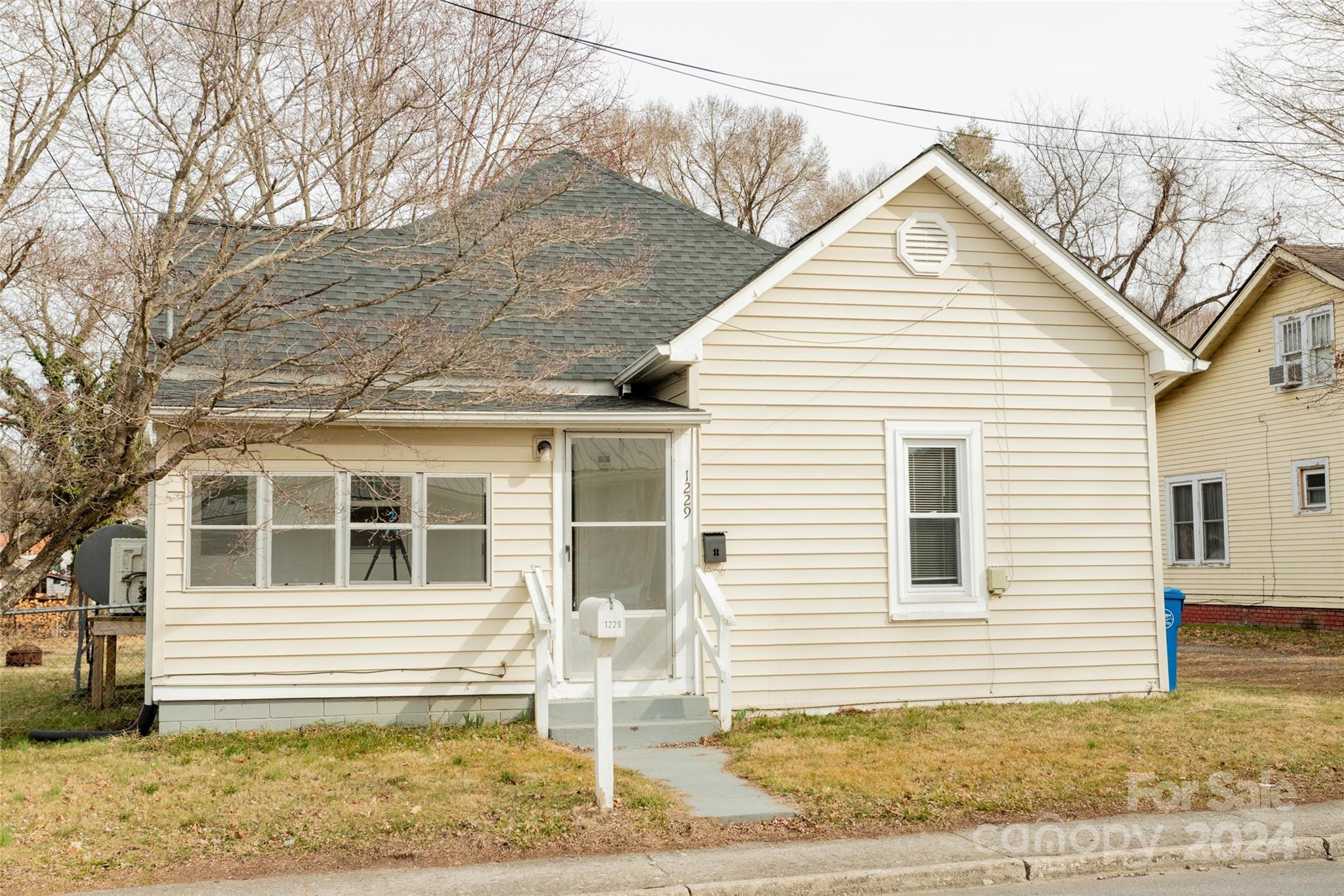 1229 Brown Avenue Waynesville NC 28786