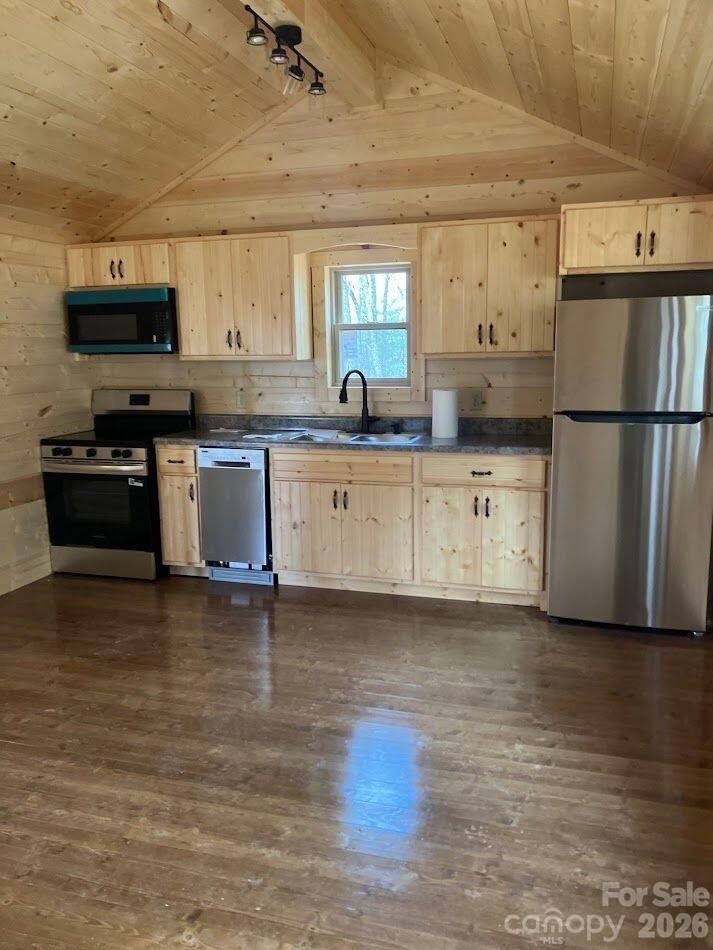 387 Tree Top Circle Fleetwood NC 28626