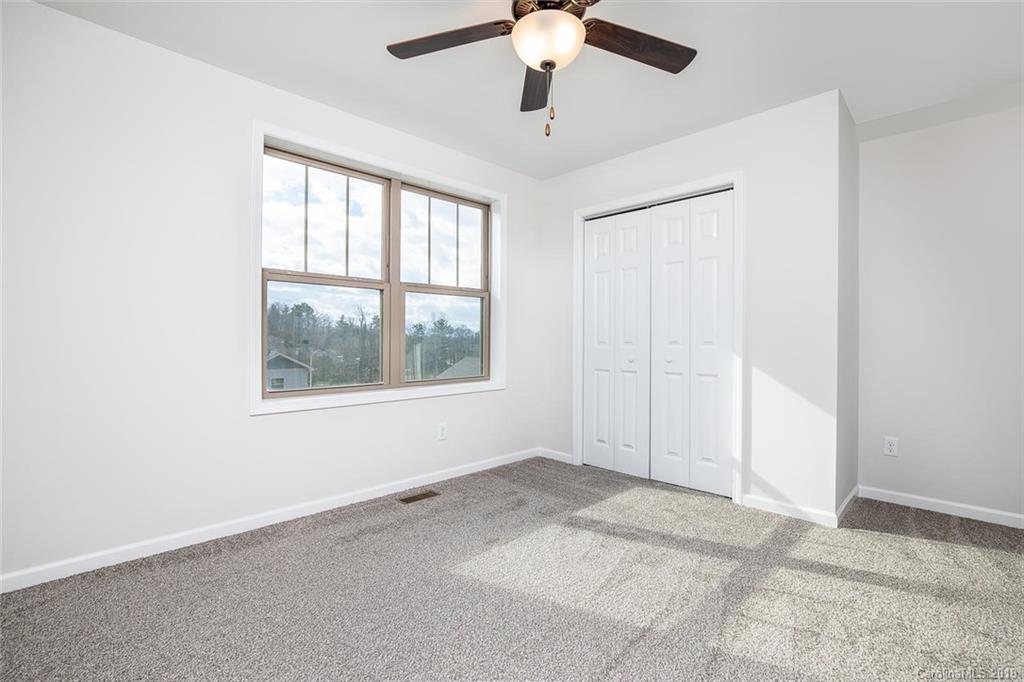 5 Yarrow Meadow Road Weaverville NC 28787