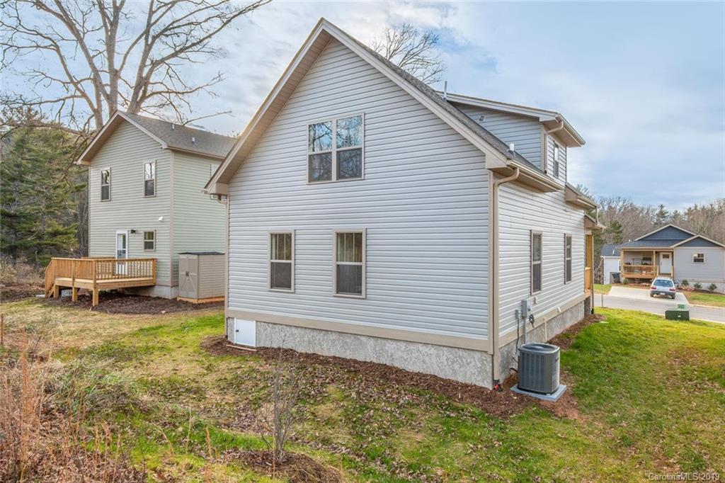 5 Yarrow Meadow Road Weaverville NC 28787