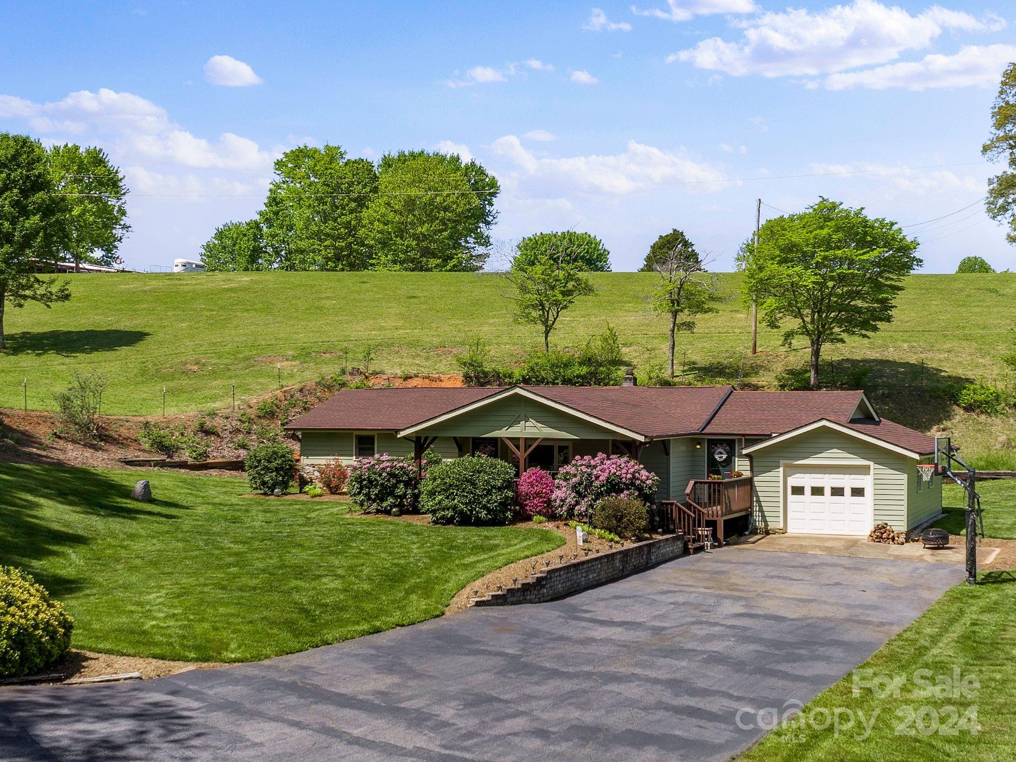 16 Tipton Hill Road Leicester NC 28748