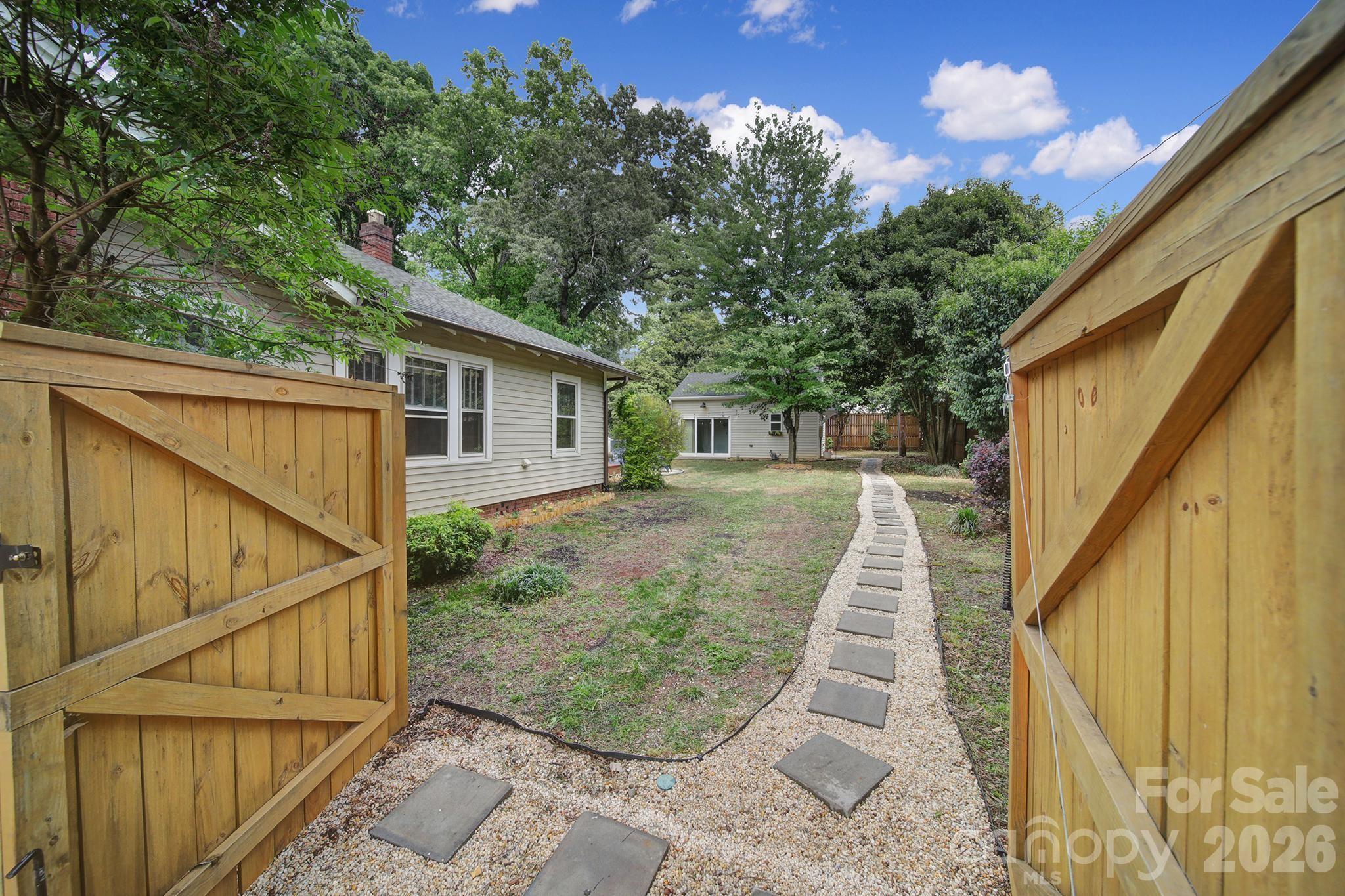 1638 Longfellow Street Charlotte NC 28205