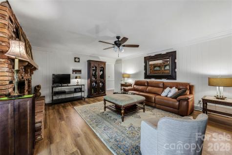 910 Rutledge Annex Hendersonville NC 28739
