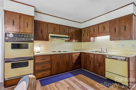 910 Rutledge Annex Hendersonville NC 28739