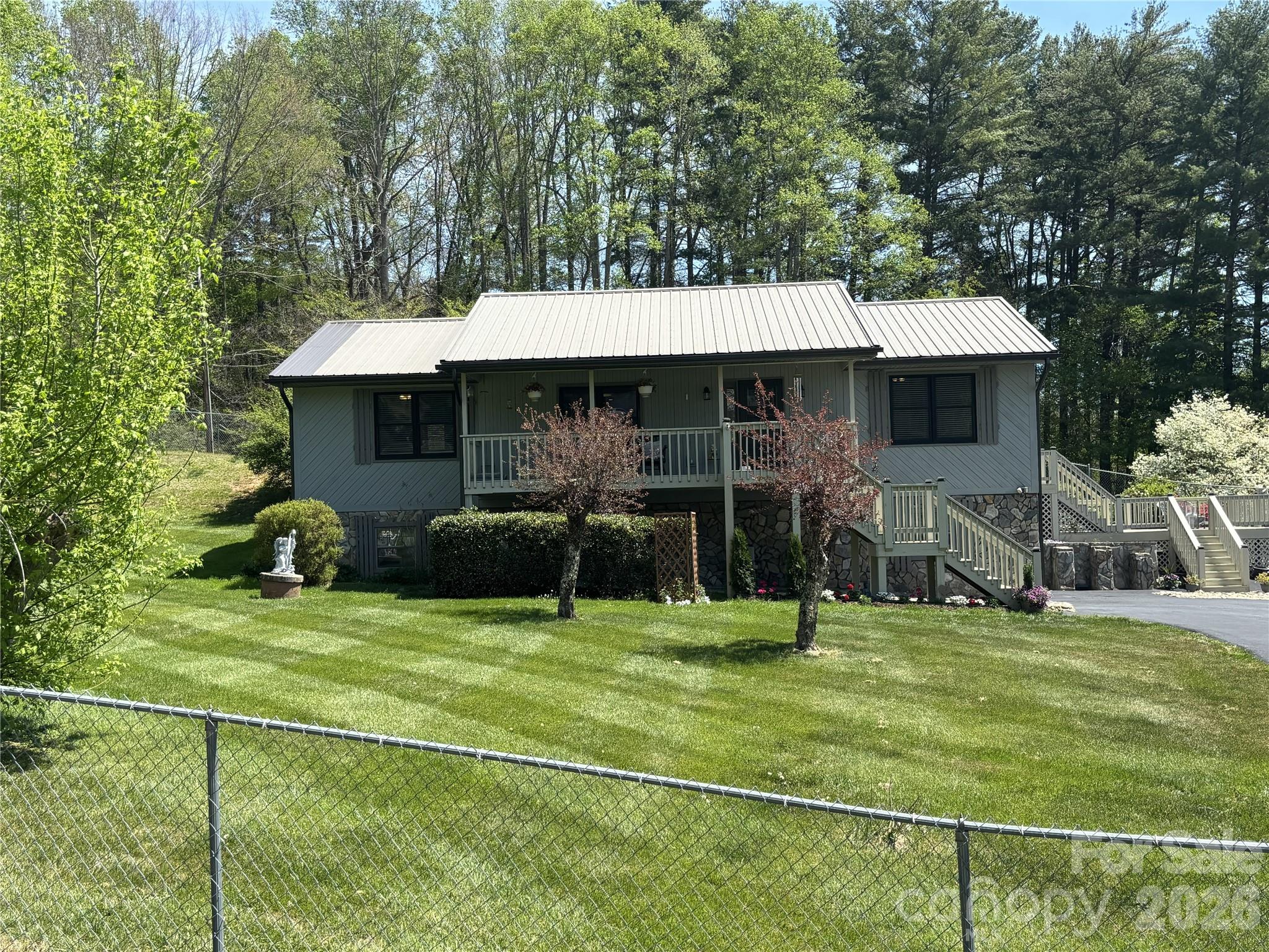 342 Mountain View Road Burnsville NC 28714