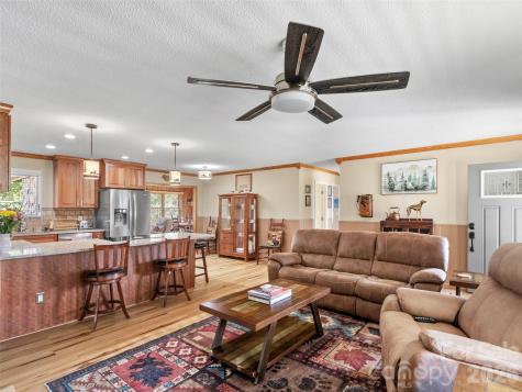 342 Mountain View Road Burnsville NC 28714