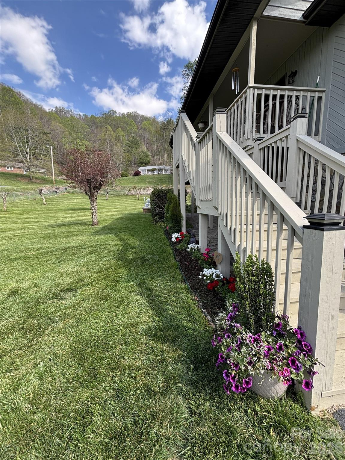 342 Mountain View Road Burnsville NC 28714