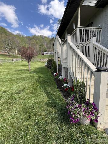 342 Mountain View Road Burnsville NC 28714