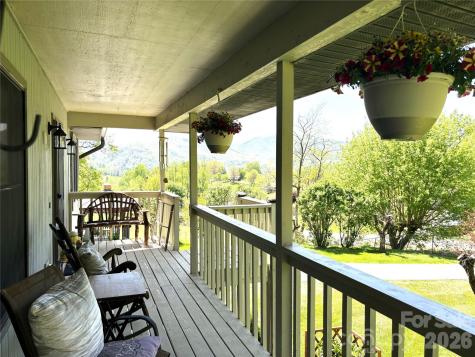 342 Mountain View Road Burnsville NC 28714