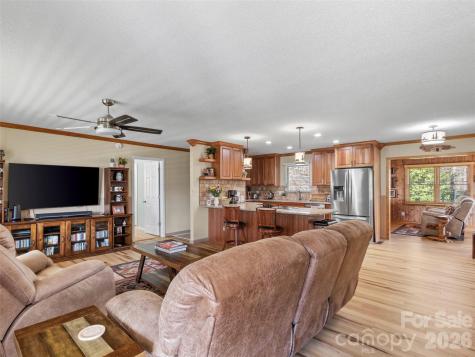 342 Mountain View Road Burnsville NC 28714