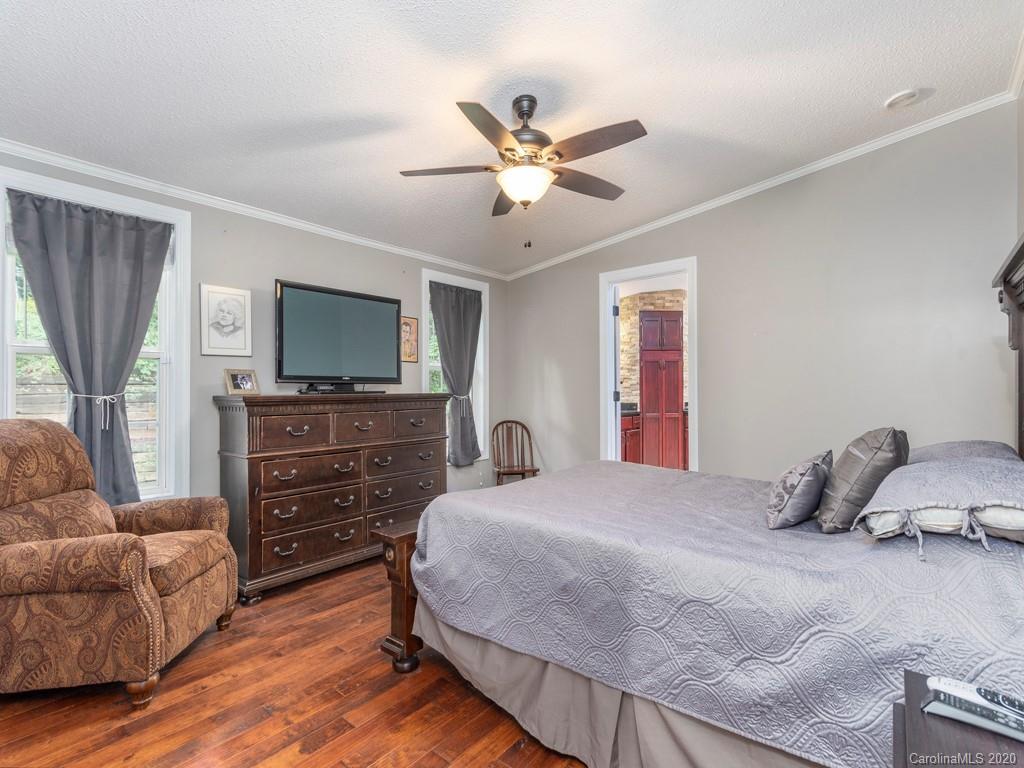 34 Edwards Street Asheville NC 28806