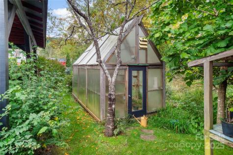 528 Padgettown Road Black Mountain NC 28711