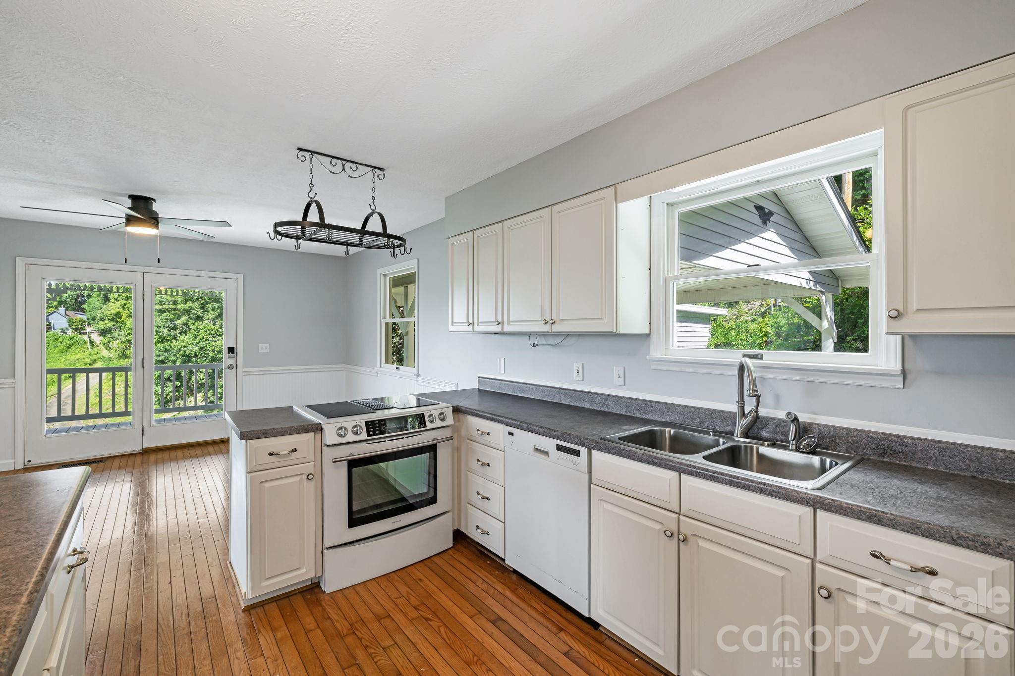 95 Friendship Road Burnsville NC 28714