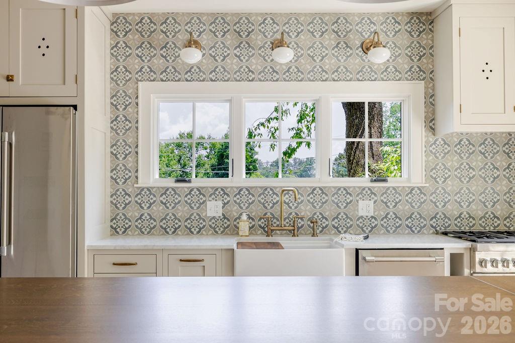 18 Normandy Road Asheville NC 28803