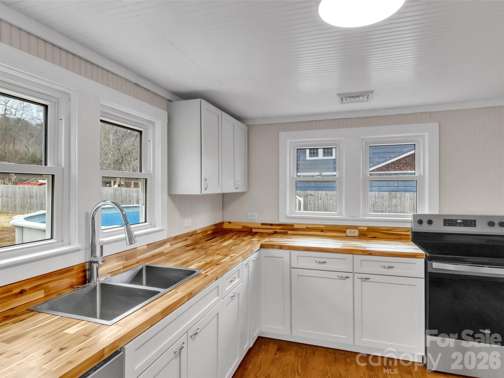 106 Long Street Waynesville NC 28786