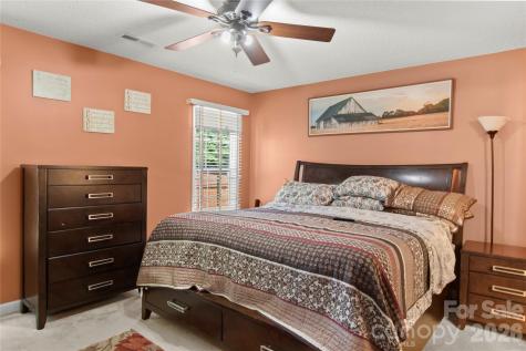 1796 Pebble Run Lane Clemmons NC 27012