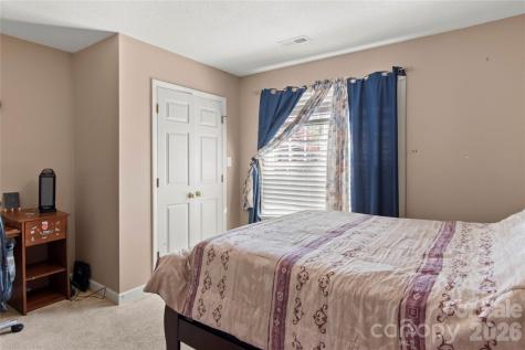 1796 Pebble Run Lane Clemmons NC 27012