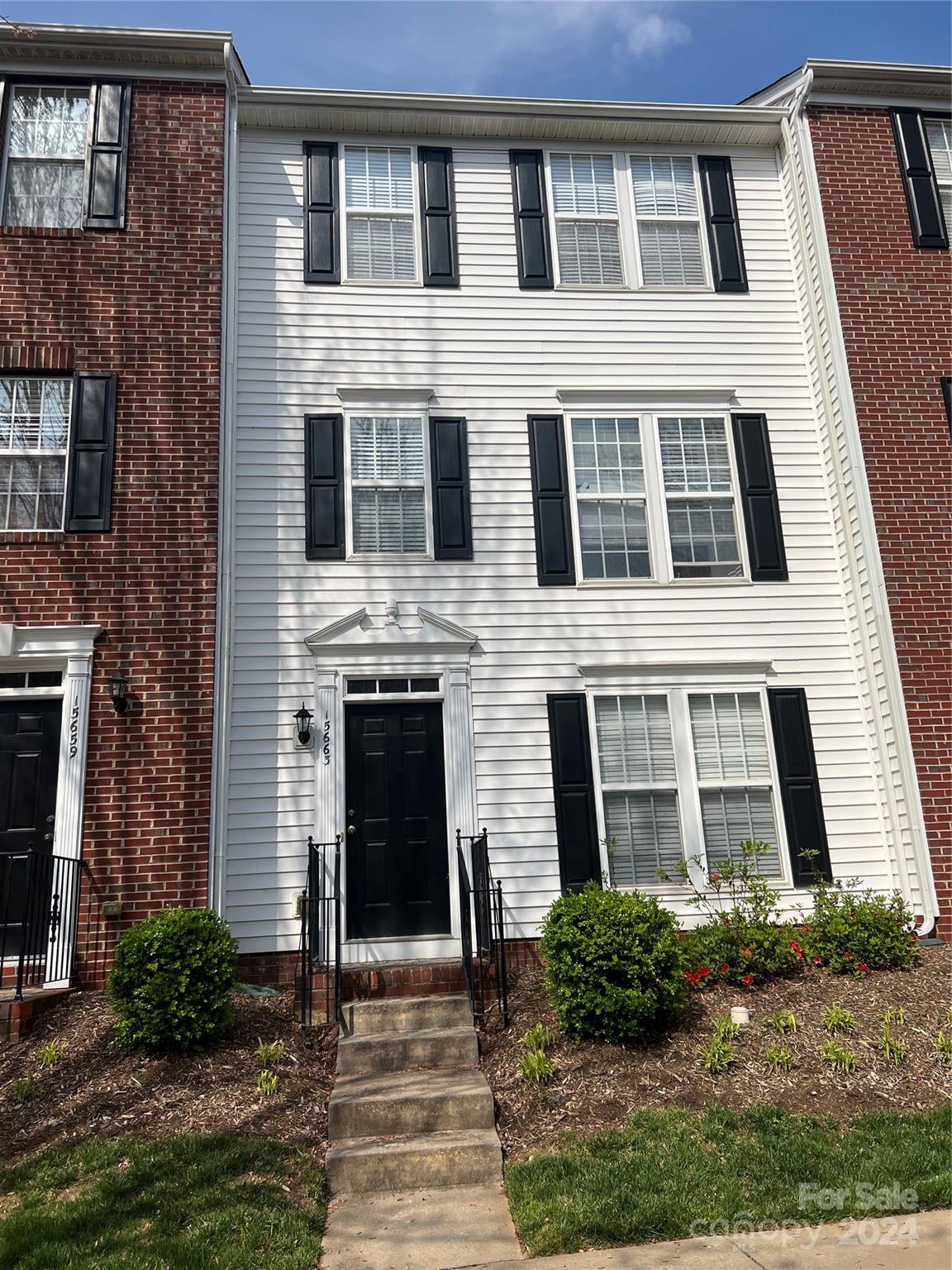 15663 King Louis Court Charlotte NC 28277
