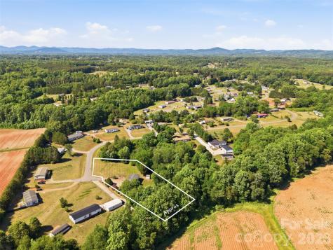 333 Howard Norton Drive Hiddenite NC 28636