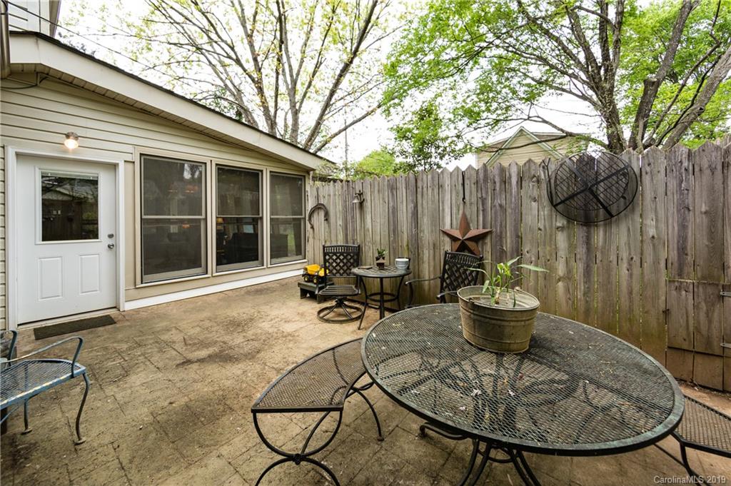 1213 Ashbrook Place Charlotte NC 28209